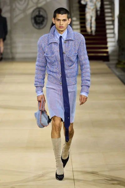 Look 18